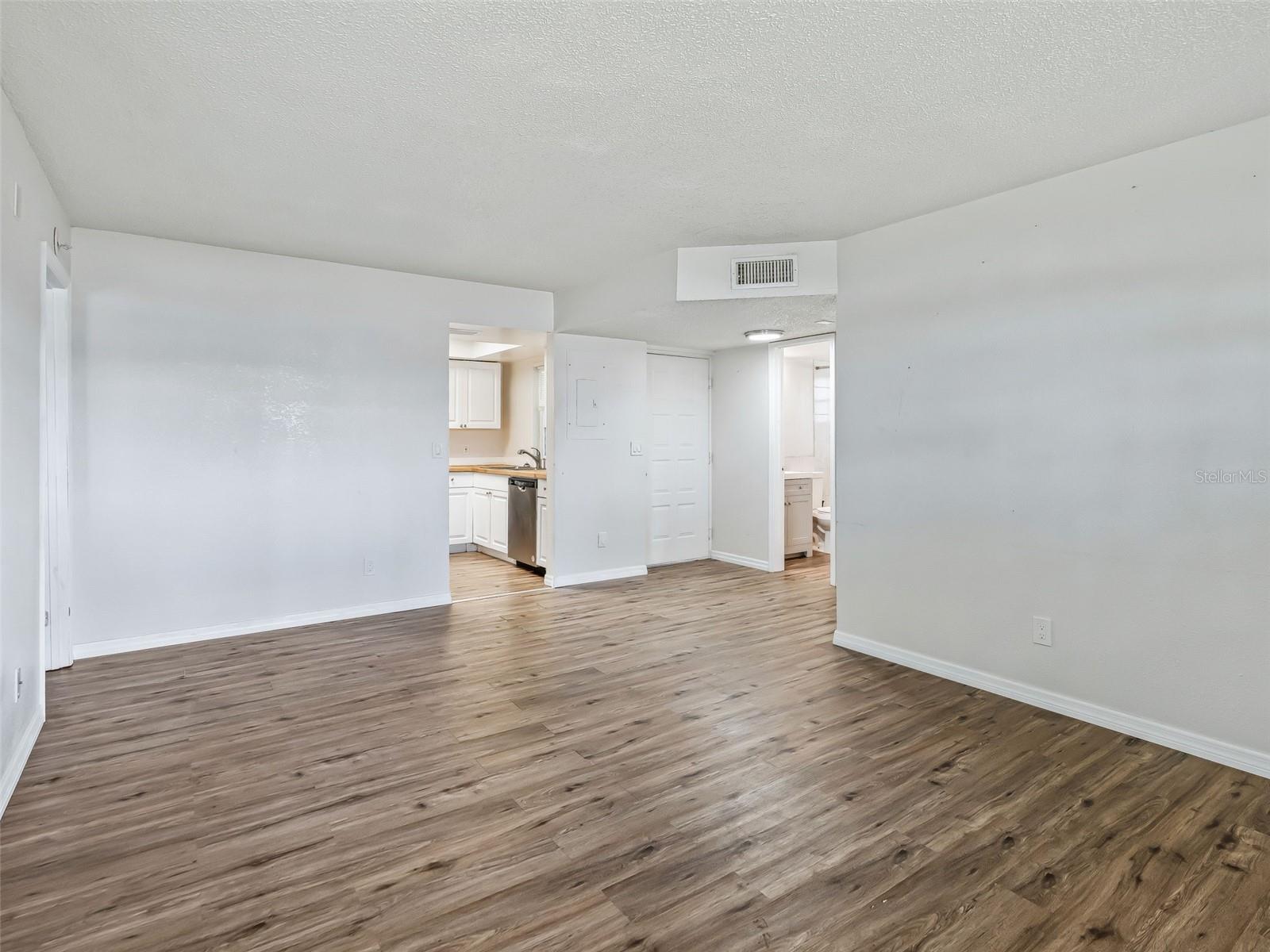 563 Midway Trak #k203 Property Photo 8