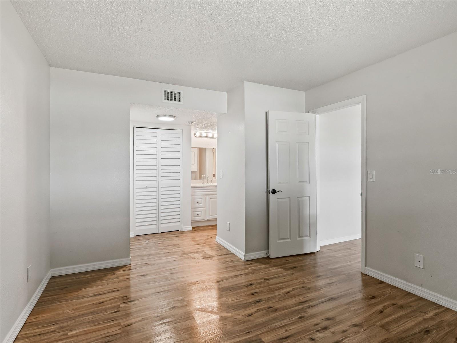 563 Midway Trak #k203 Property Photo 14