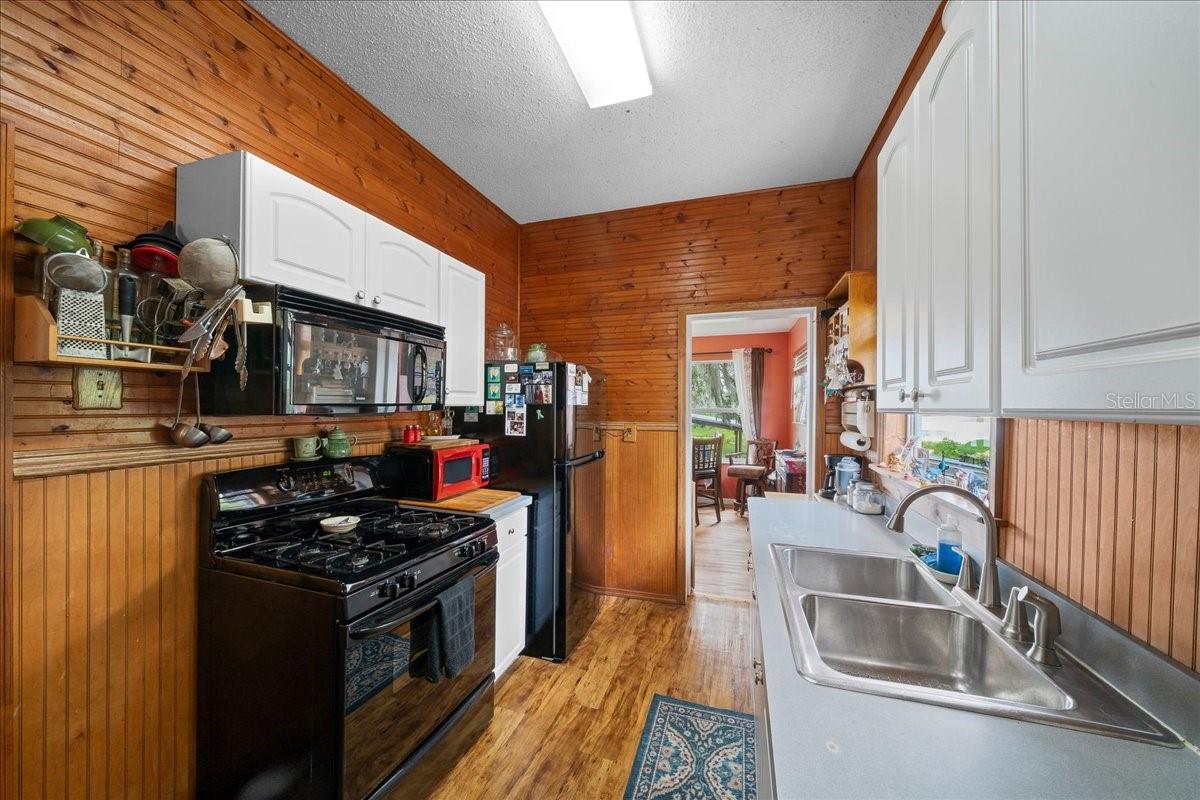 506 Lake St Property Photo 10