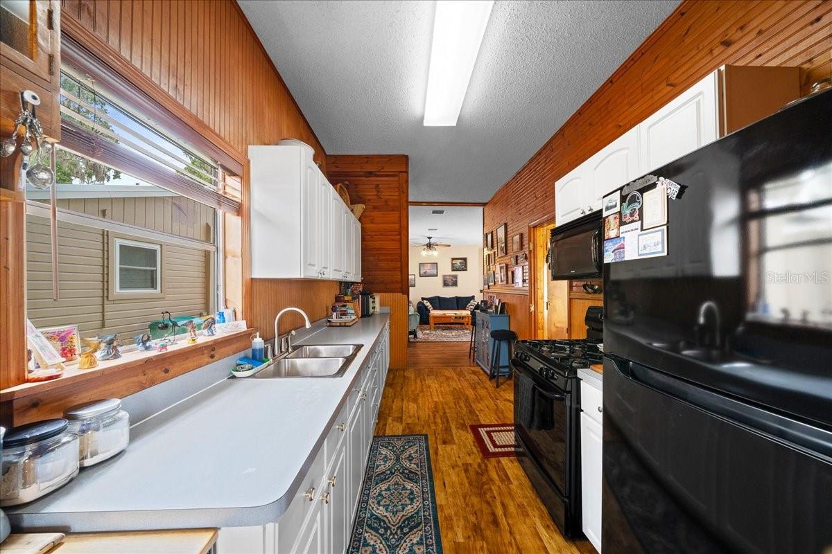 506 Lake St Property Photo 11