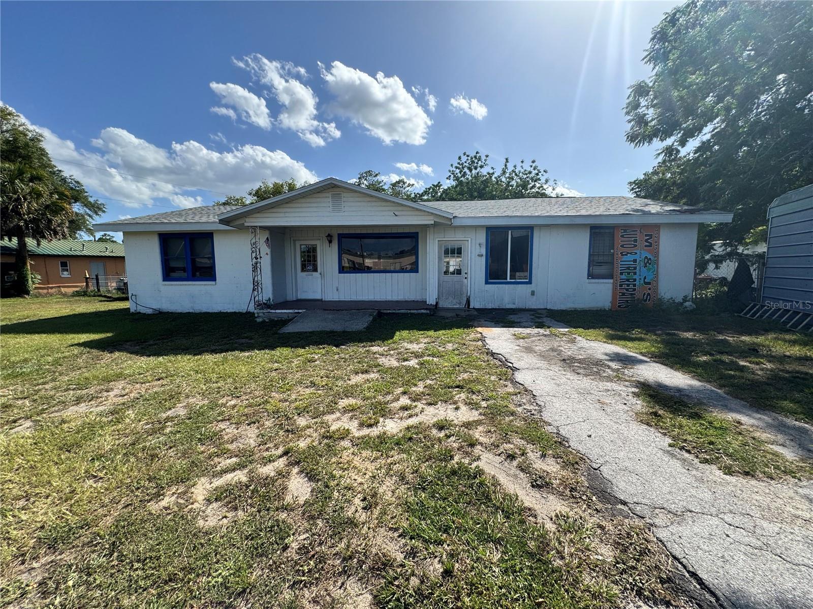 5050 S Pine Ave Property Photo 3