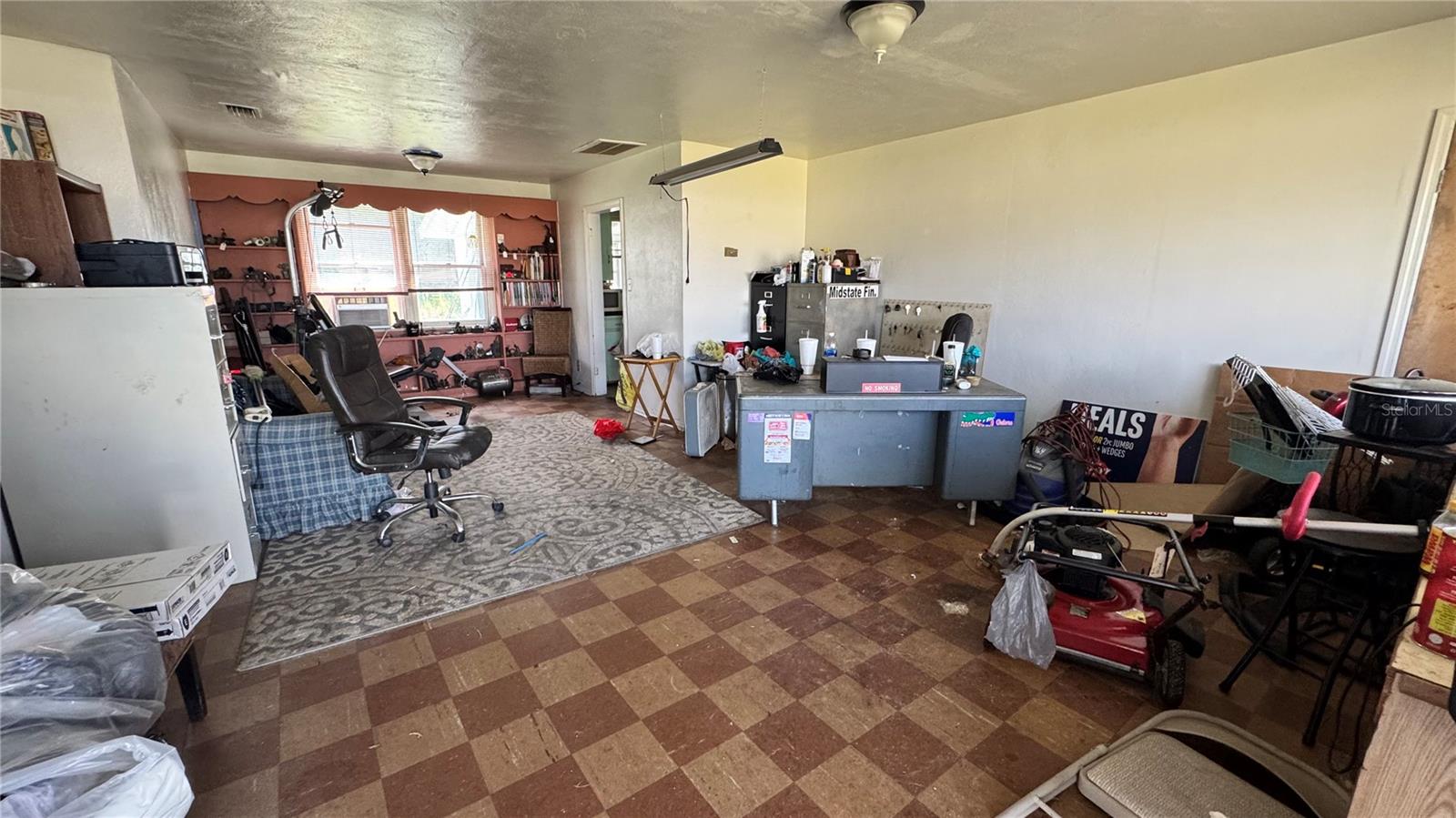 5050 S Pine Ave Property Photo 13
