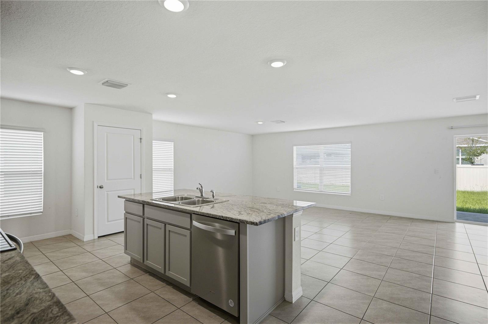 8642 Sw 46th Ave Property Photo 11
