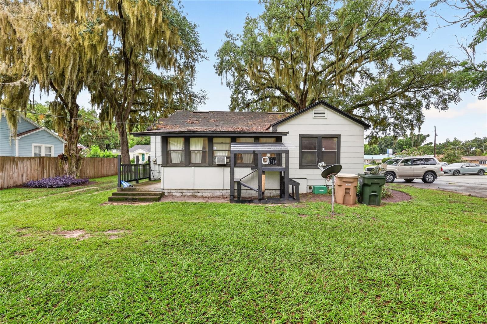 2221 S Pine Ave Property Photo 15