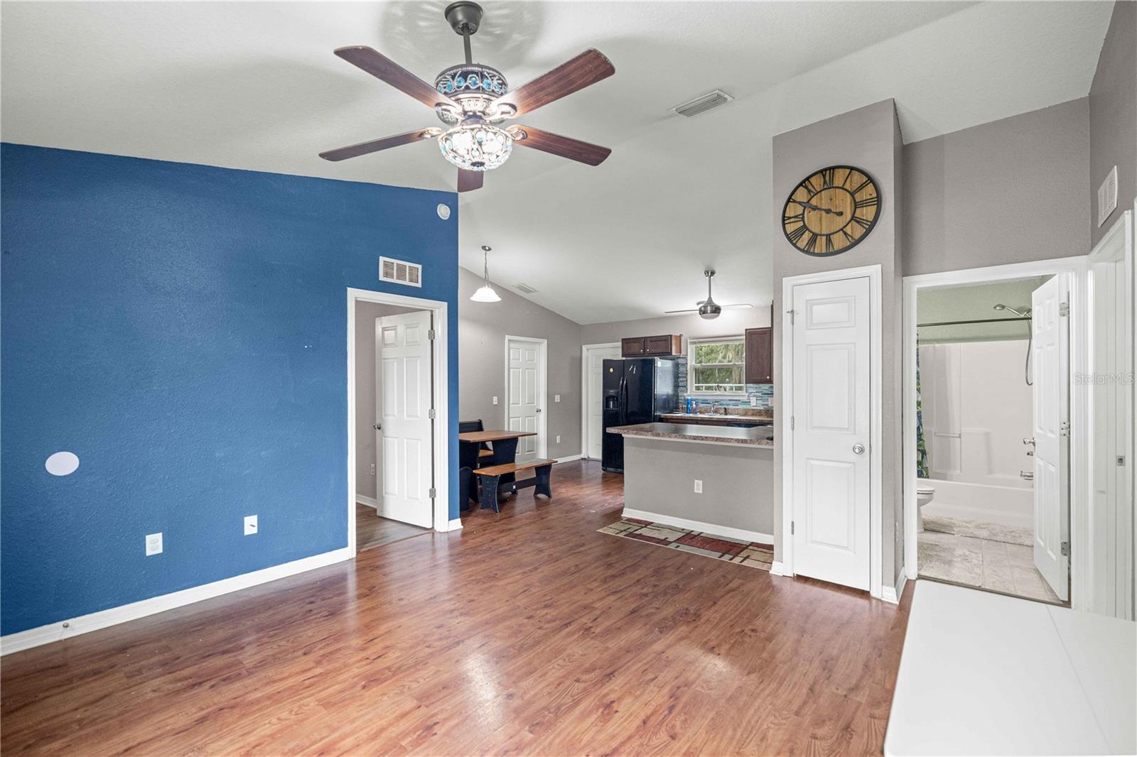 94 Willow Rd Property Photo 13