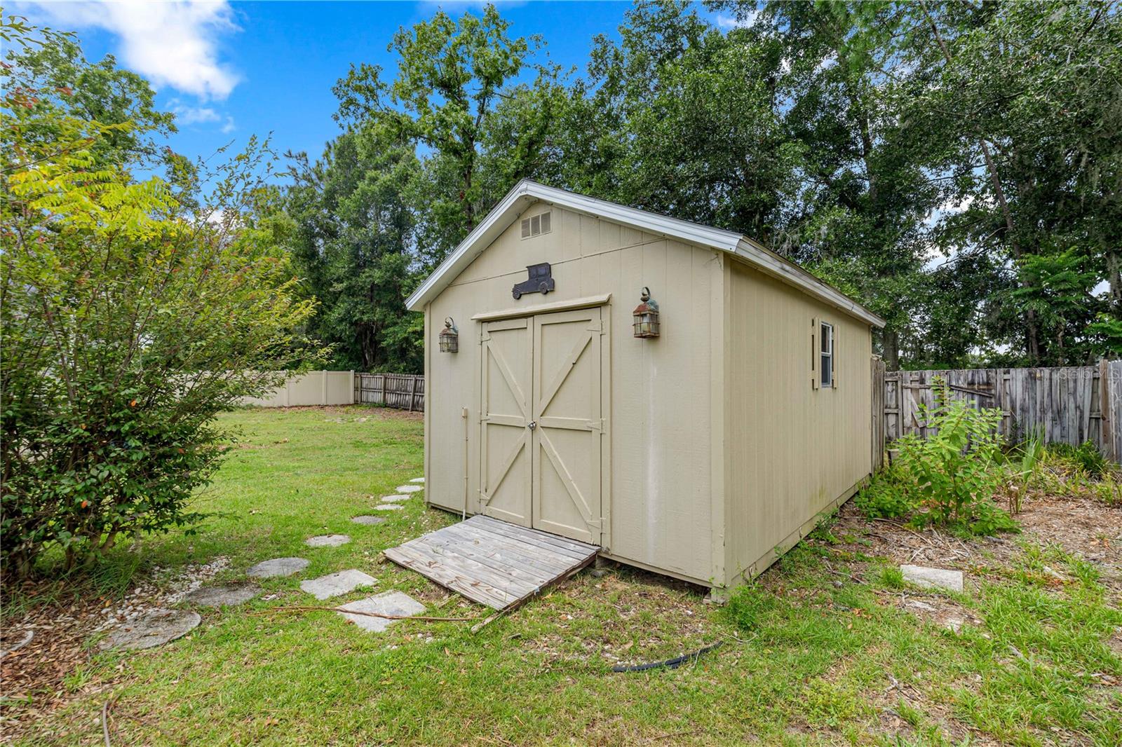1363 Se 65th Cir Property Photo 16