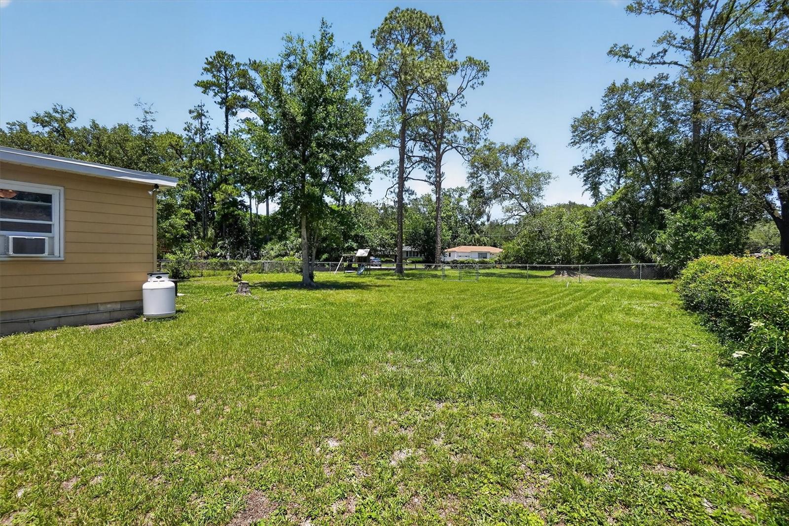 5503 Lakewood Cir E Property Photo 5