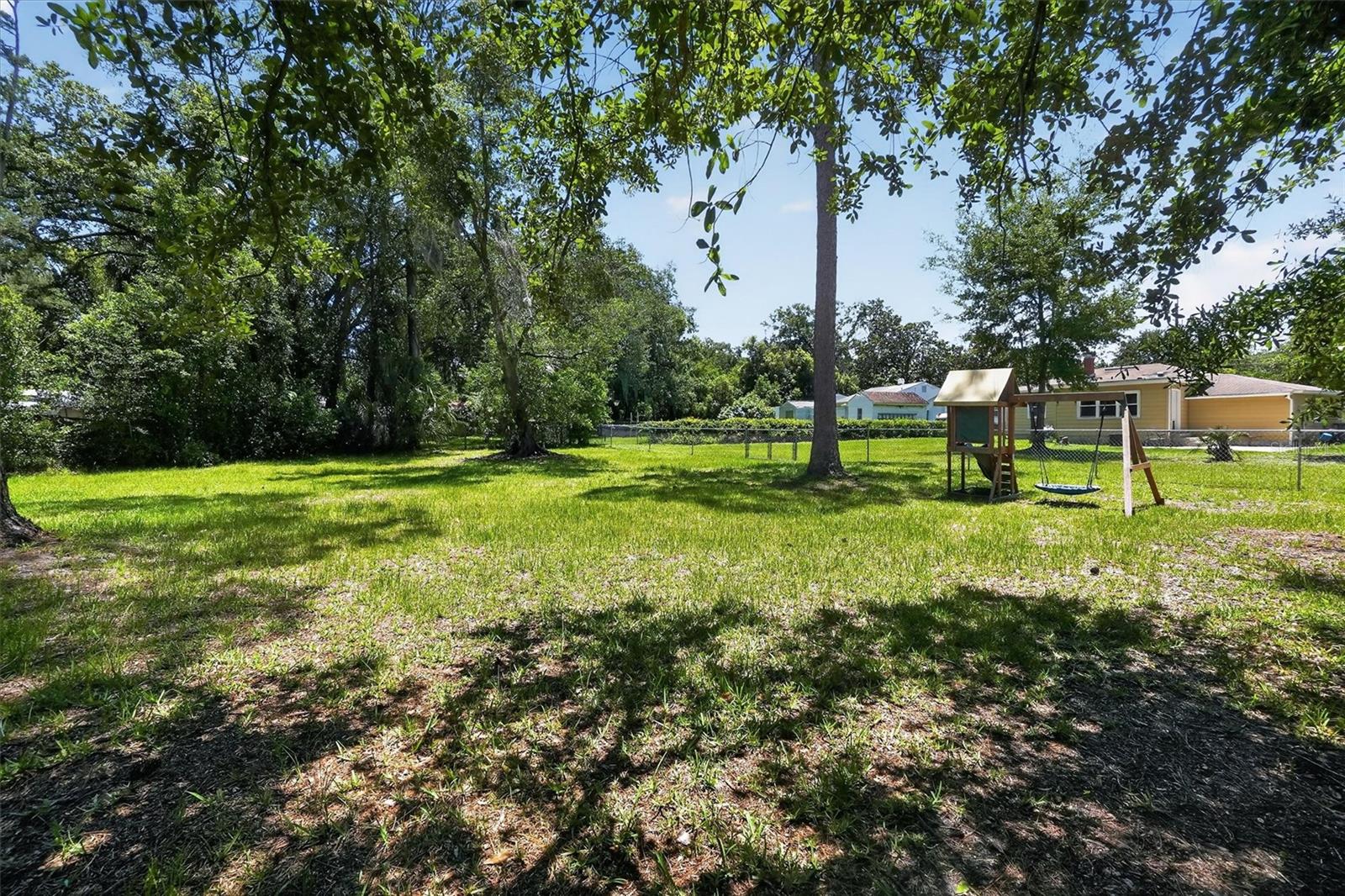5503 Lakewood Cir E Property Photo 8