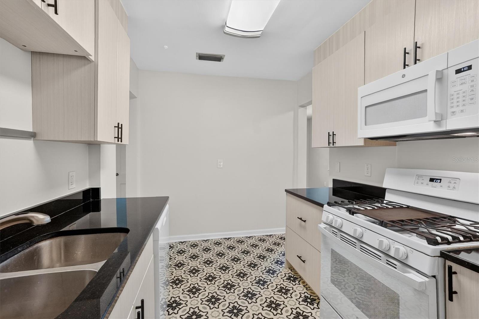 5503 Lakewood Cir E Property Photo 29