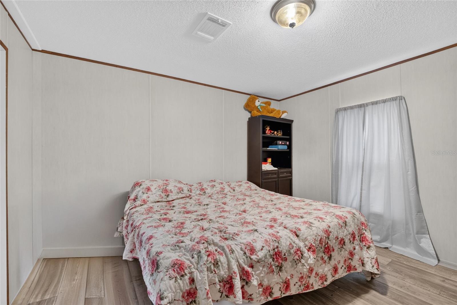 259 Oak St Property Photo 11