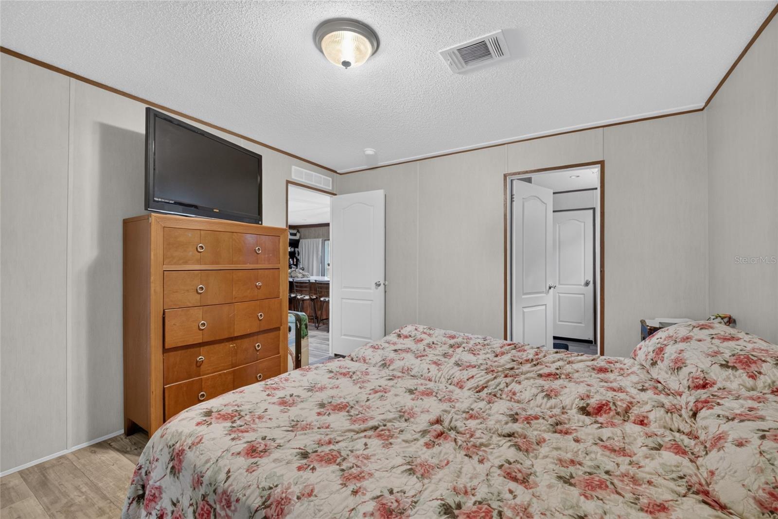 259 Oak St Property Photo 12