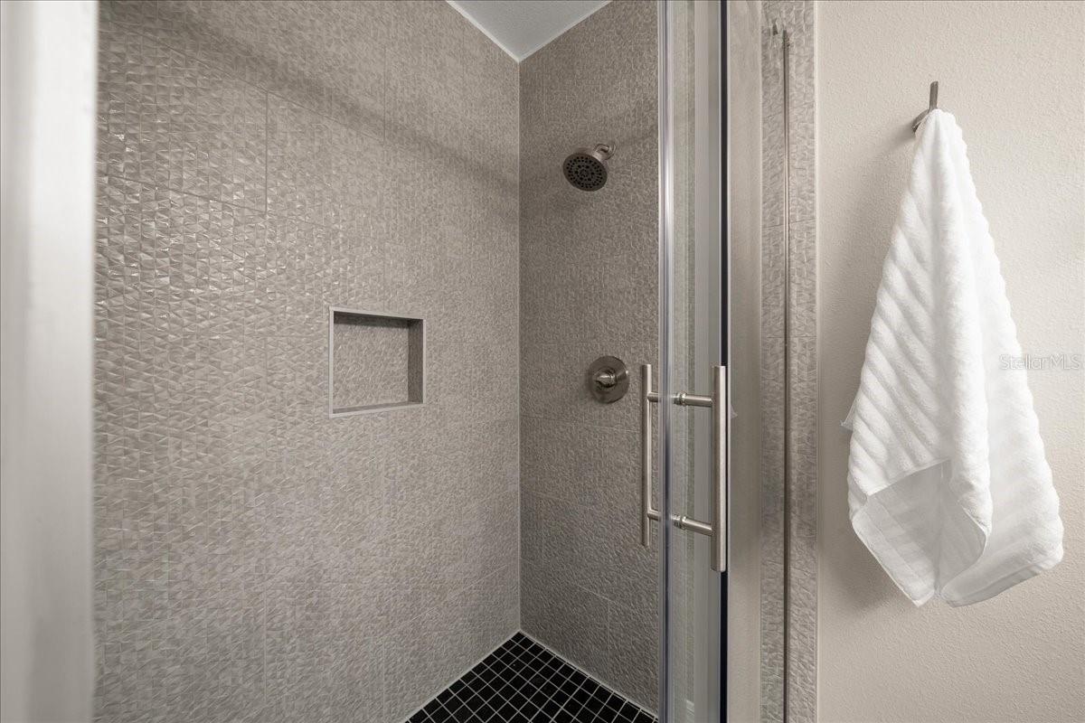 3048 Glenwood Pl Property Photo 49