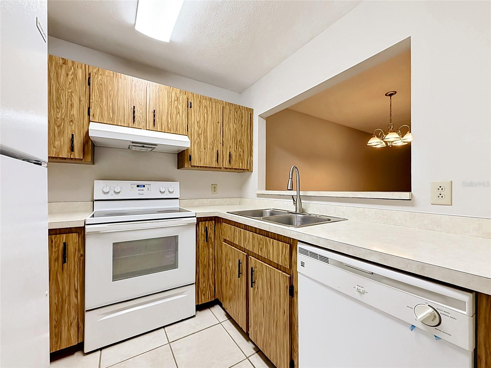 2113 Ne 38th Ave Property Photo 4