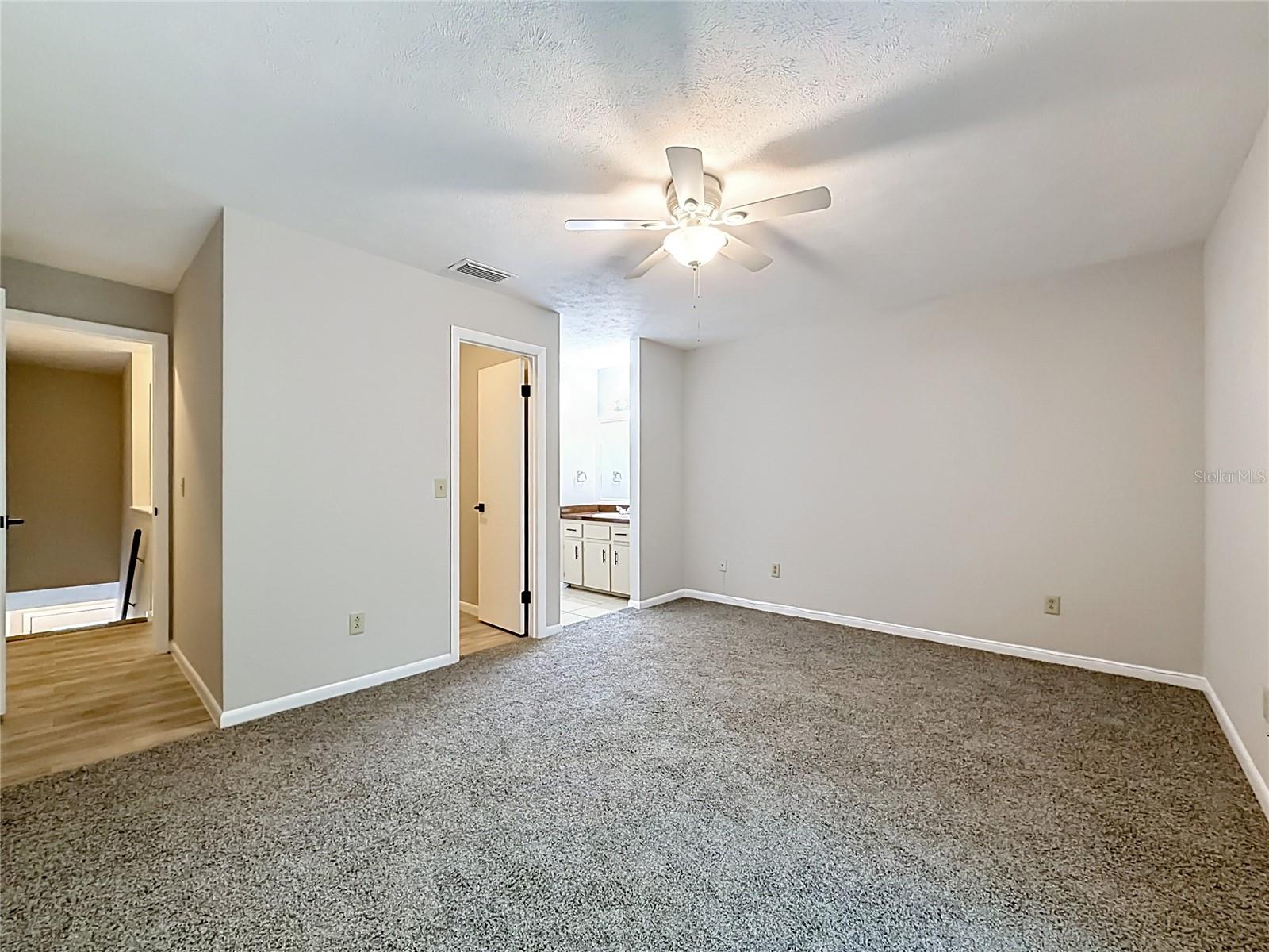 2113 Ne 38th Ave Property Photo 17