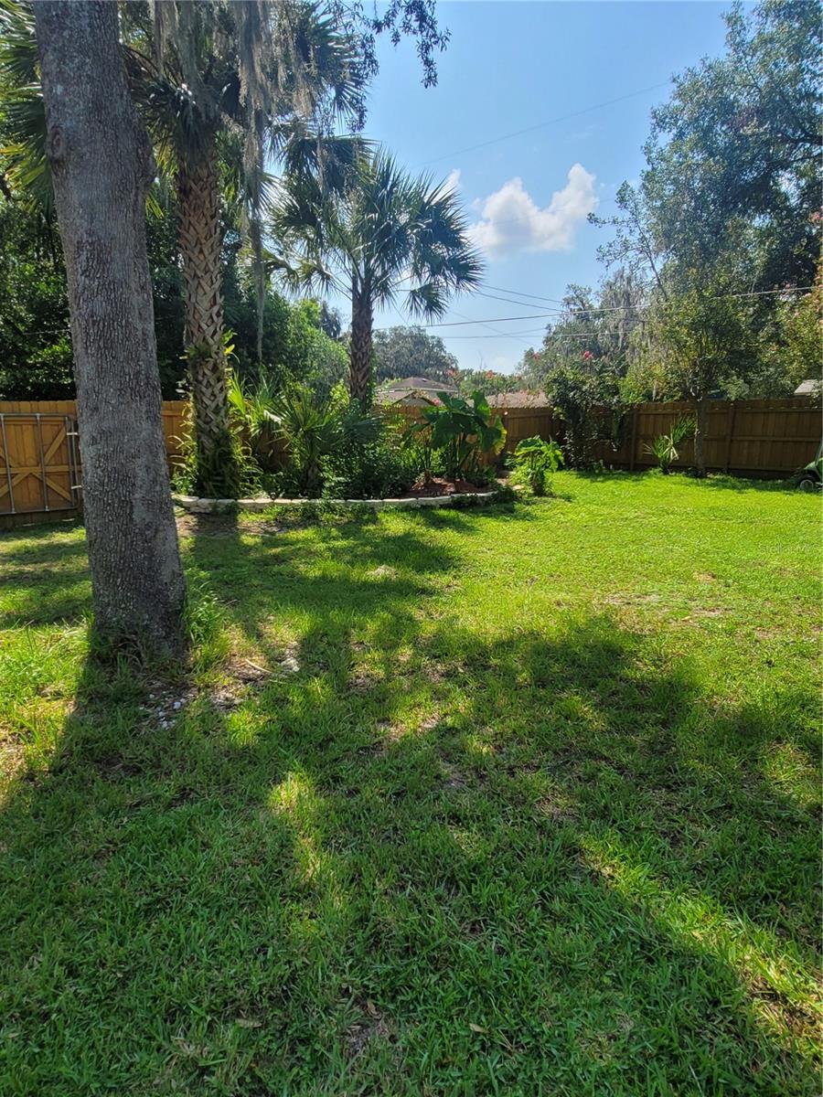 962 Ne 5th St Property Photo 4