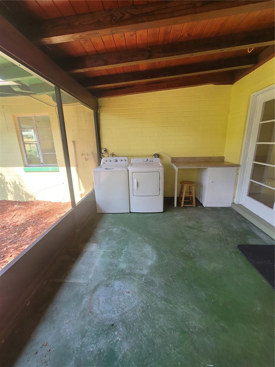 962 Ne 5th St Property Photo 13