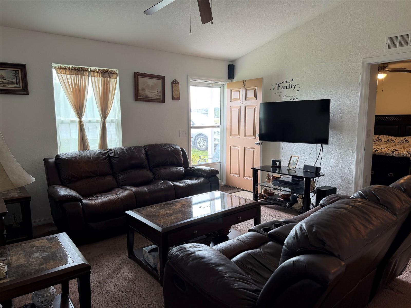 16 Willow Run Dr Property Photo 3