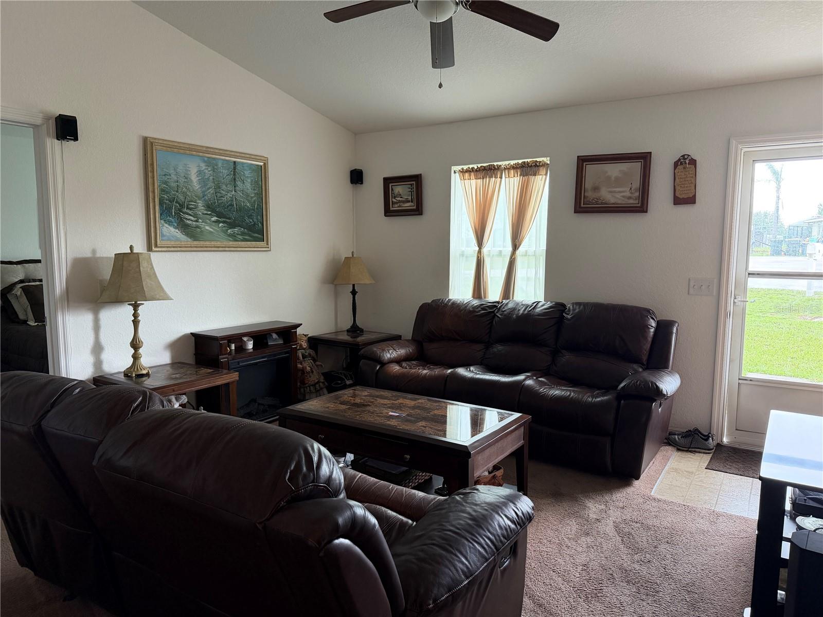 16 Willow Run Dr Property Photo 5