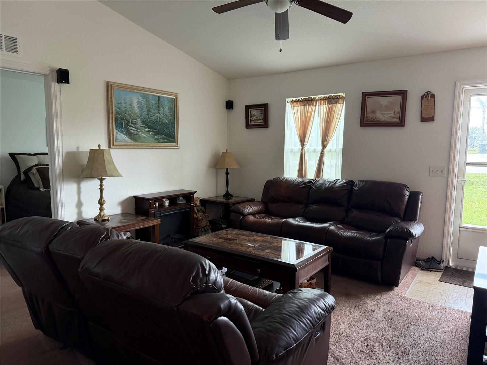 16 Willow Run Dr Property Photo 6