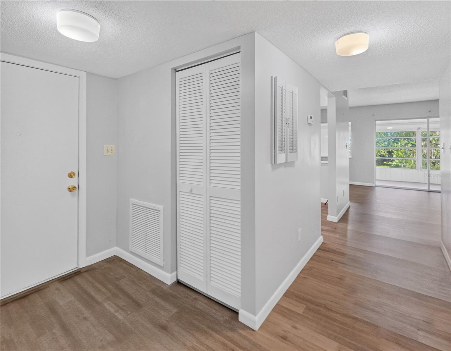 600 Fairways Cir #b Property Photo 3