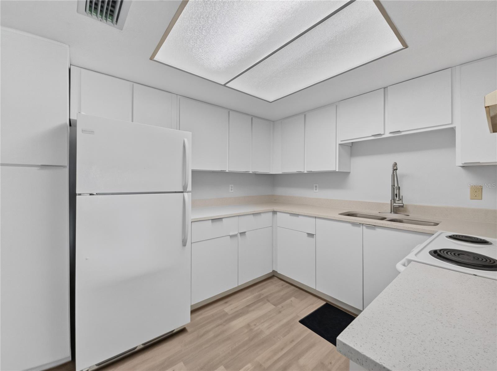 600 Fairways Cir #b Property Photo 8
