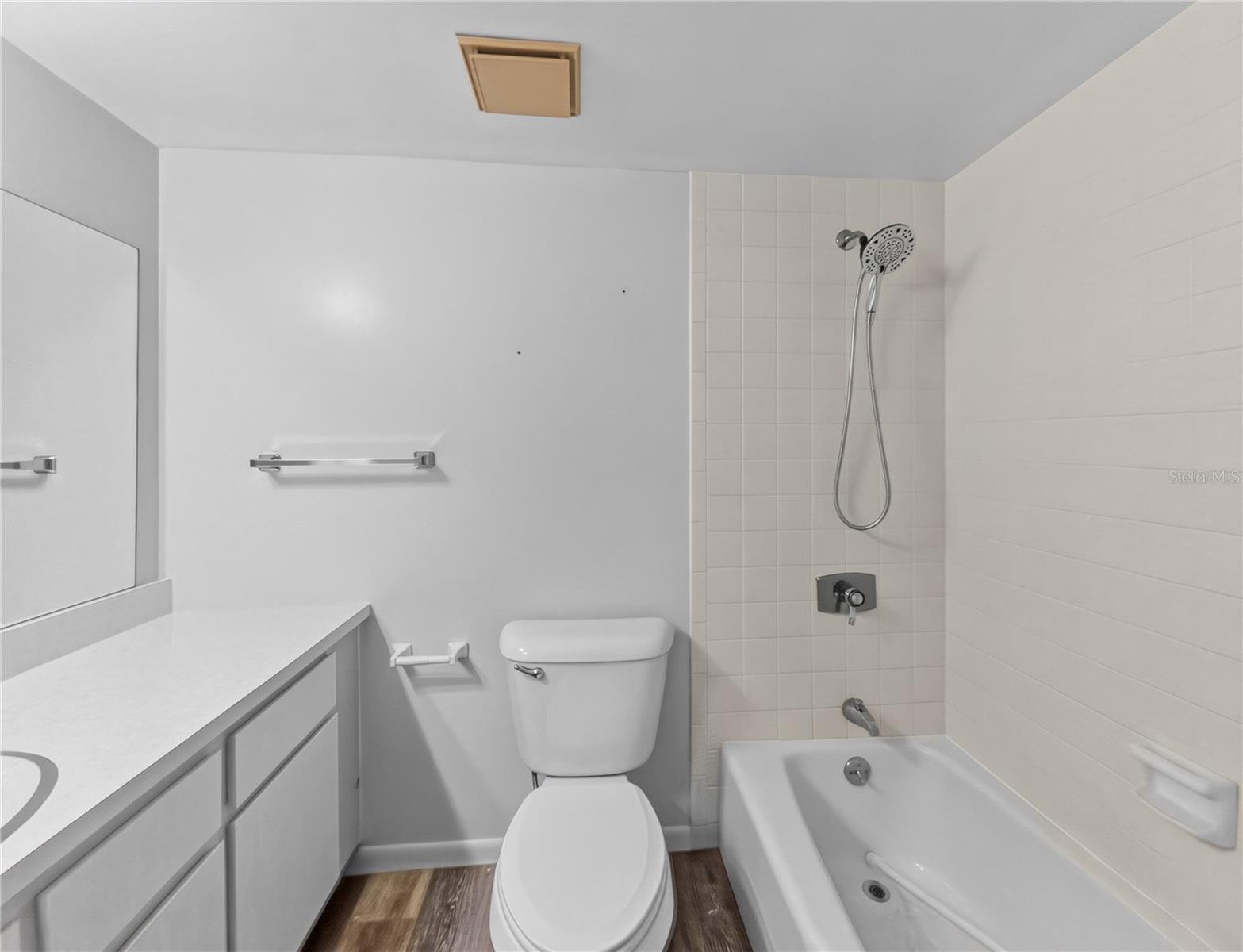 600 Fairways Cir #b Property Photo 12