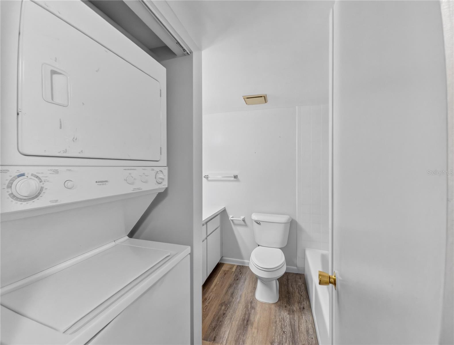 600 Fairways Cir #b Property Photo 13
