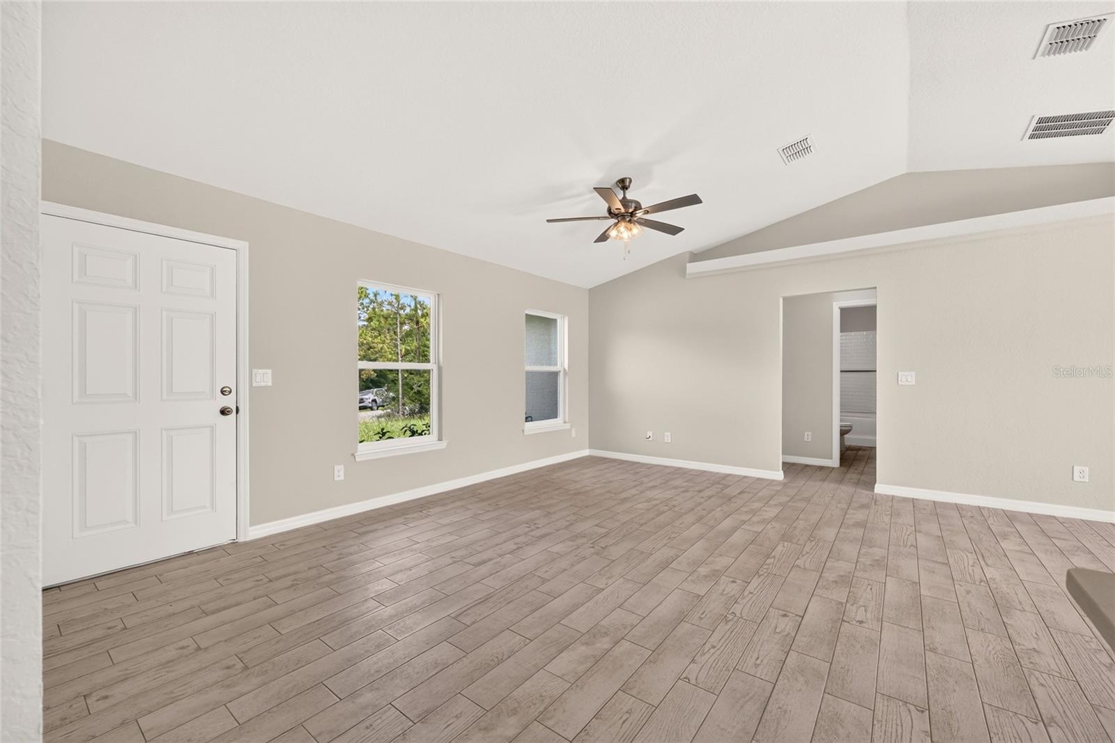 13 Pecan Drive Loop Property Photo 12
