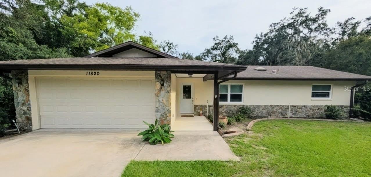 11820 W FISHERMAN LN Property Photo 1