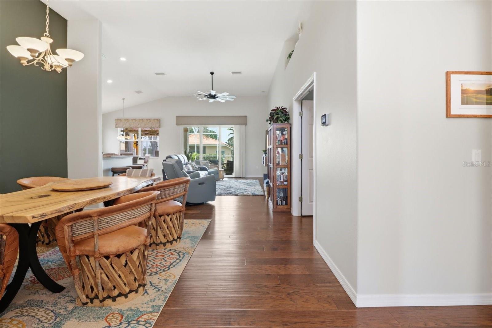 1096 W Diamond Shore Loop Property Photo 8