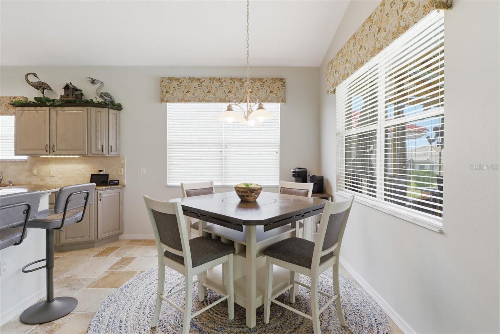 1096 W Diamond Shore Loop Property Photo 13