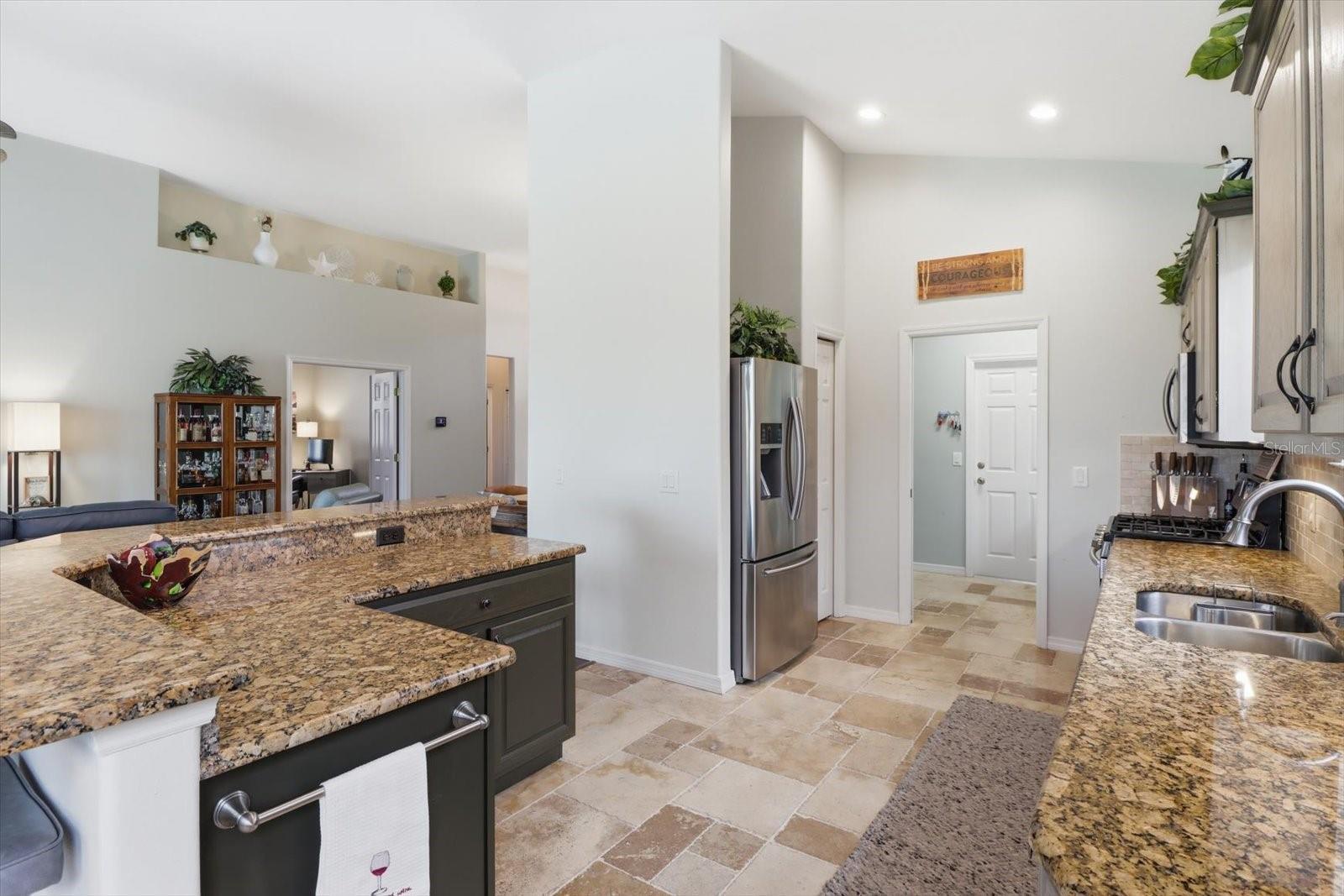 1096 W Diamond Shore Loop Property Photo 14