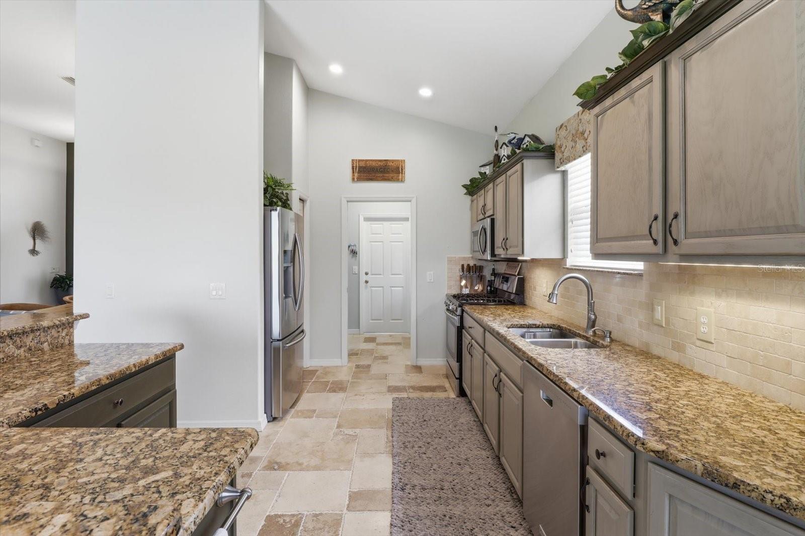 1096 W Diamond Shore Loop Property Photo 15