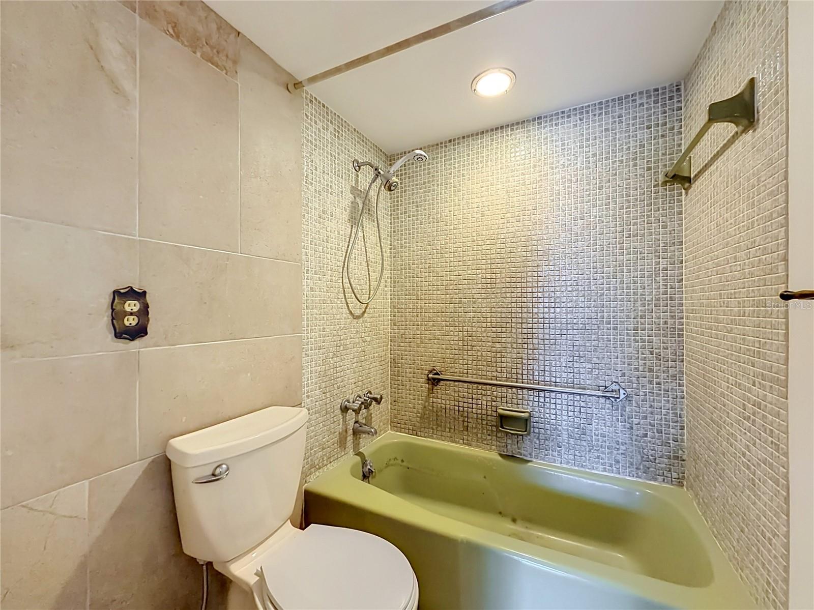 2837 Ne 3rd St #103 Property Photo 20