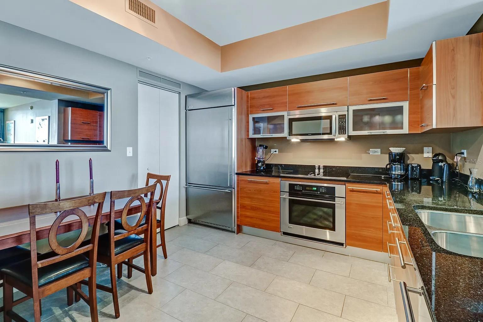 3000 Oasis Grand Blvd #1002 Property Photo 5
