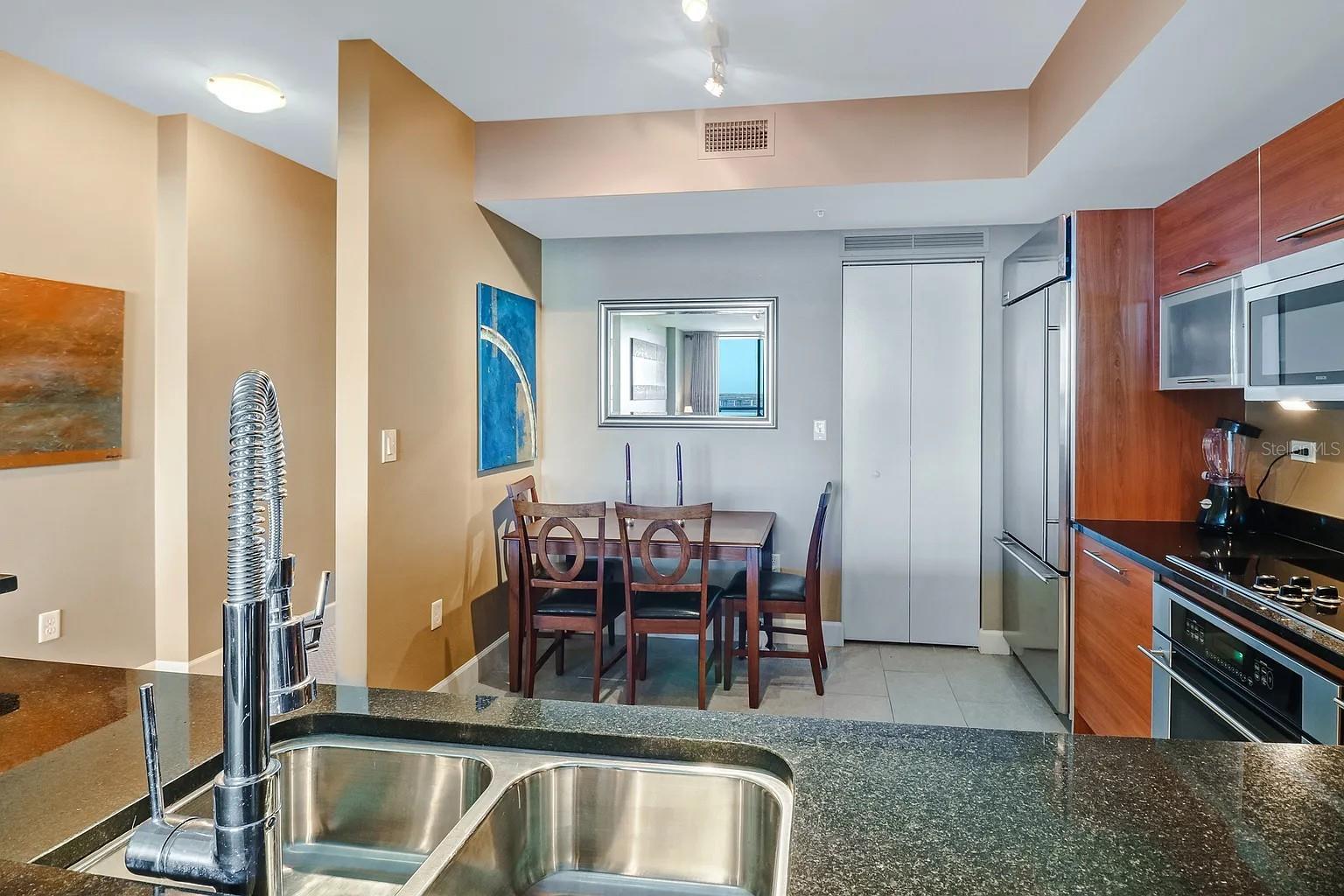 3000 Oasis Grand Blvd #1002 Property Photo 6