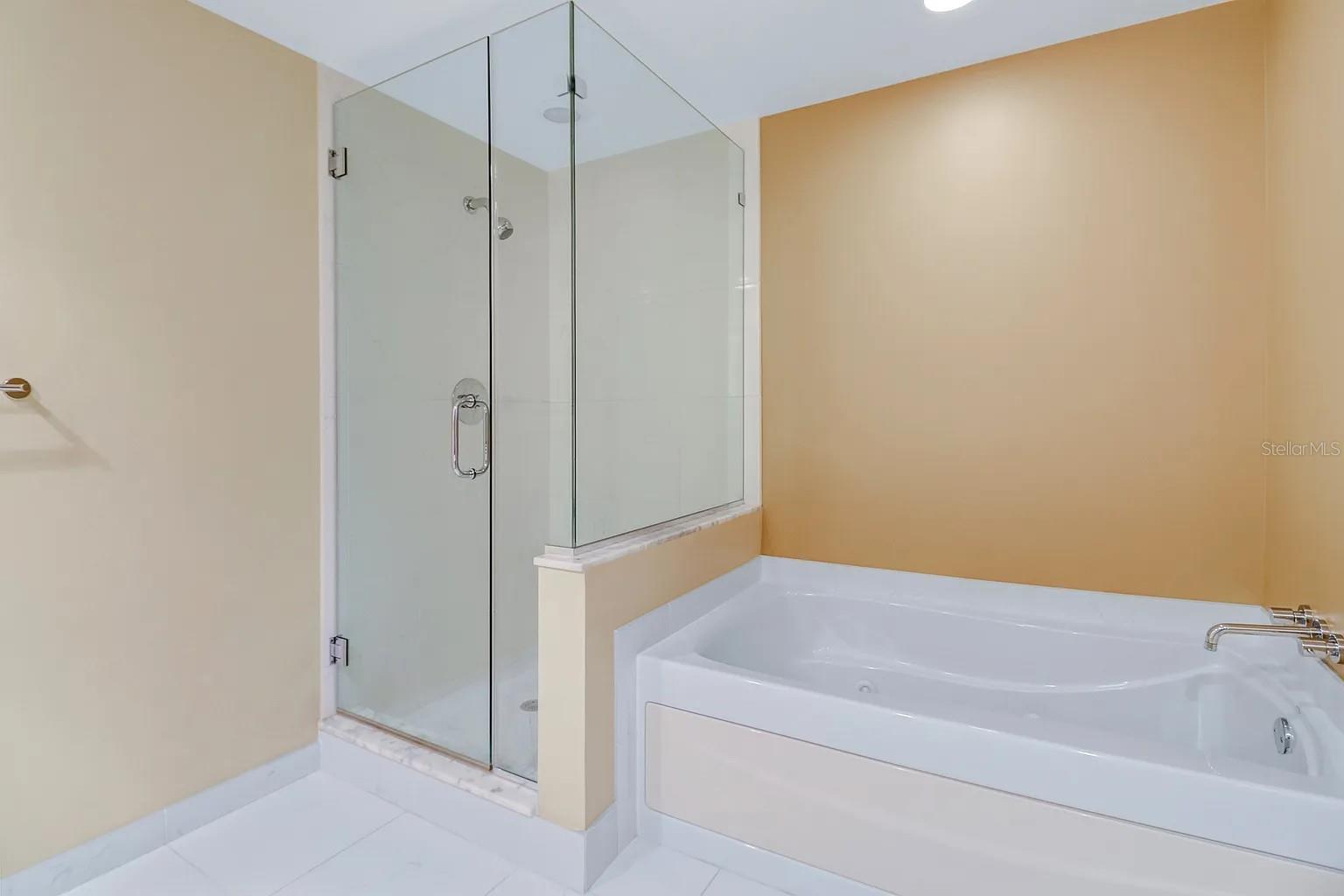 3000 Oasis Grand Blvd #1002 Property Photo 17