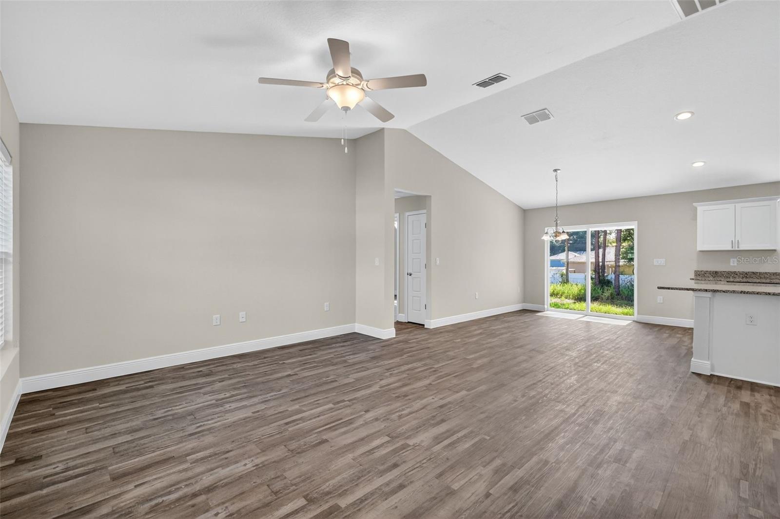 10 Juniper Loop Run Property Photo 2