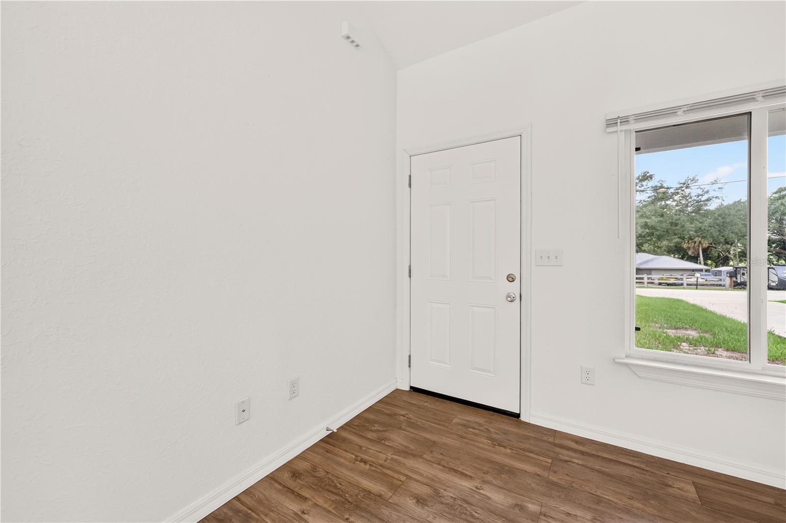 6255 Se 165th Ct Property Photo 5