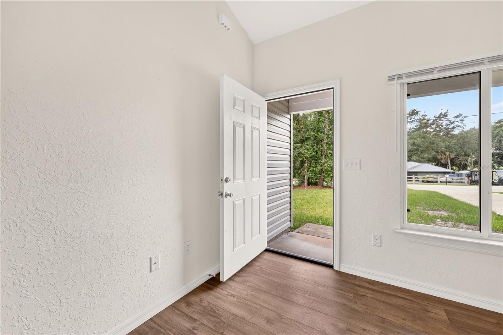 6255 Se 165th Ct Property Photo 6