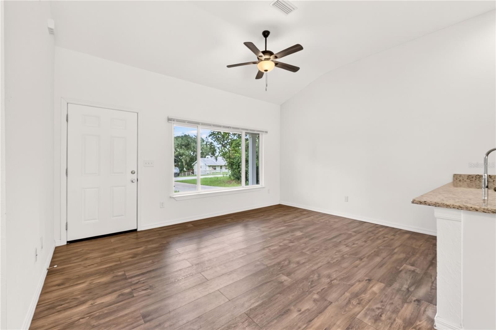 6255 Se 165th Ct Property Photo 9