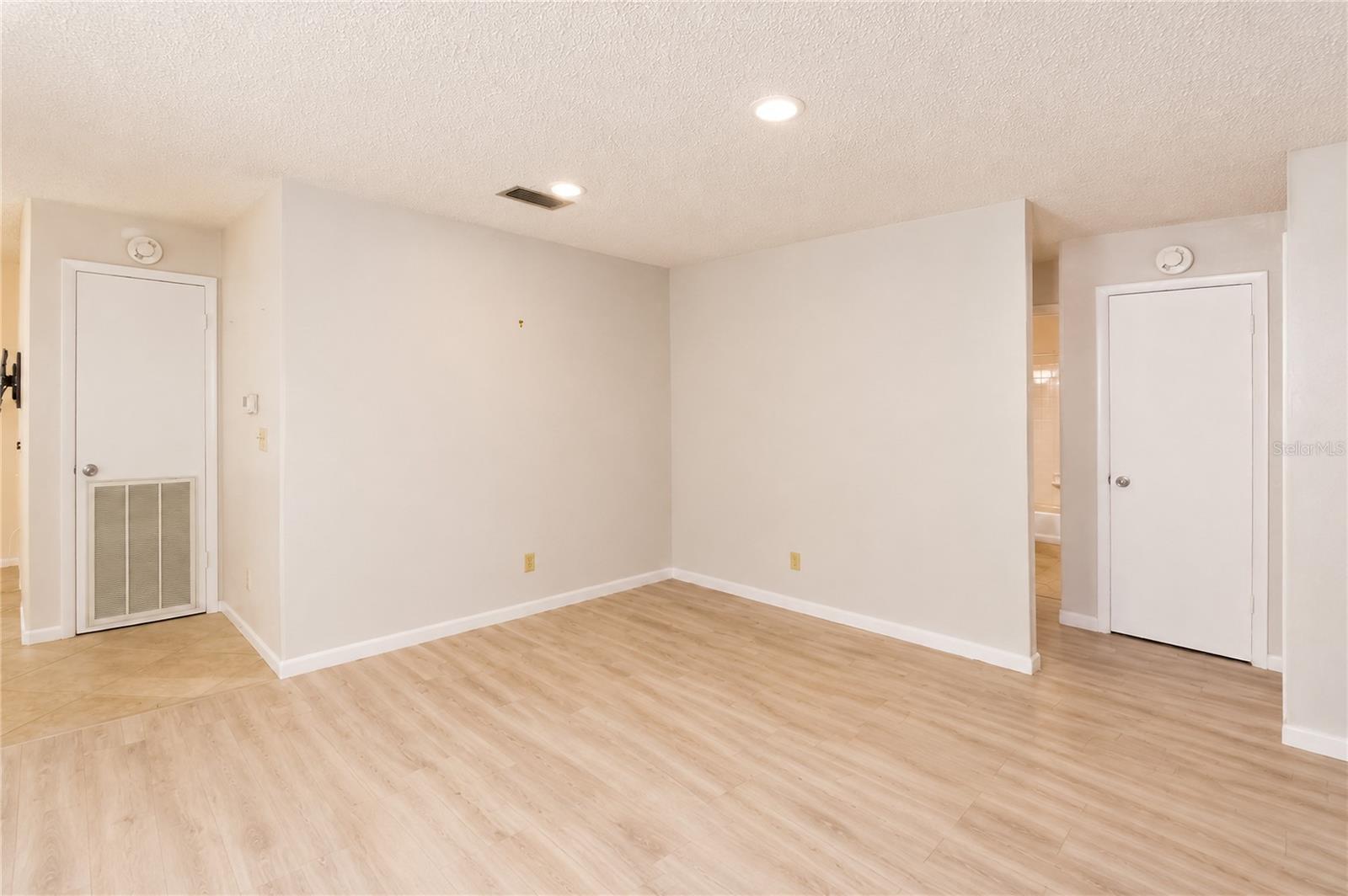 8702 Sw 94th St #e Property Photo 9