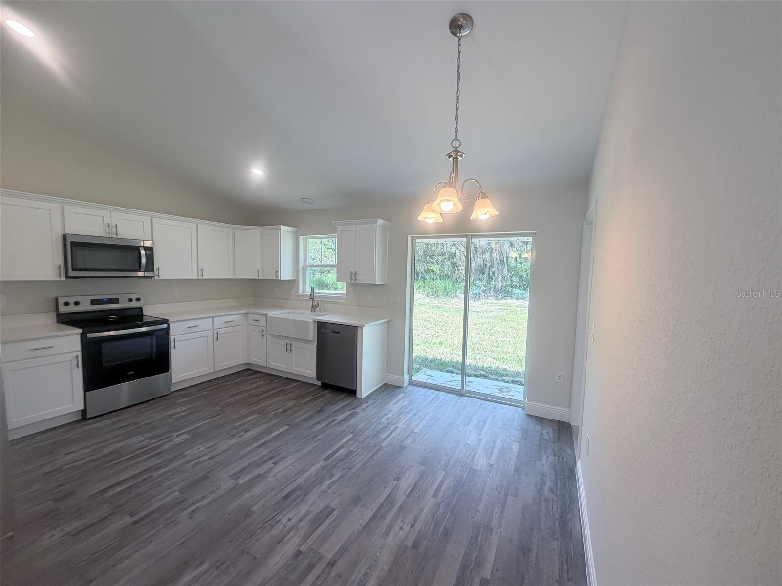 23 Oak Circle Property Photo 3
