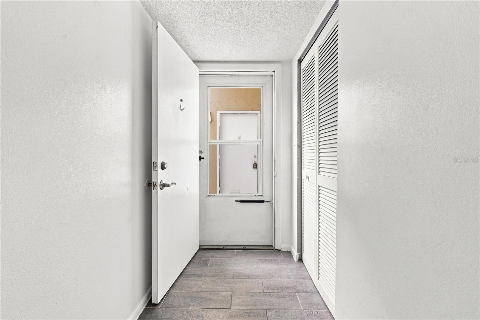 570 Bahia Cir #b Property Photo 4