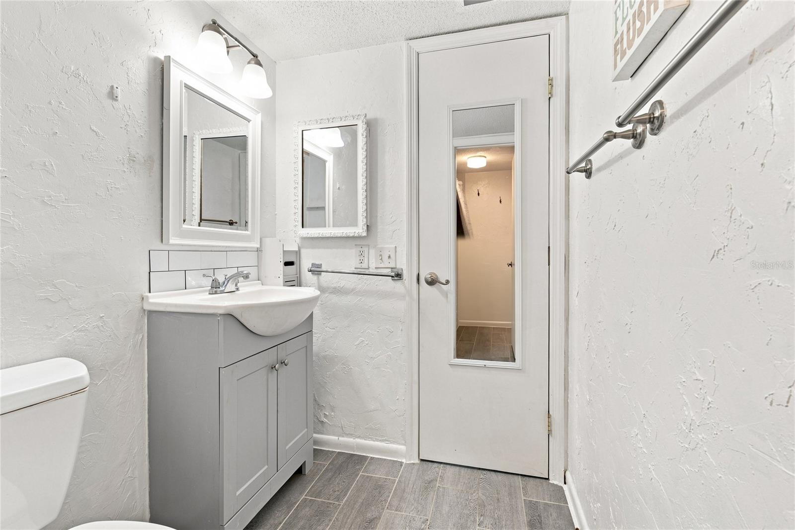 570 Bahia Cir #b Property Photo 8