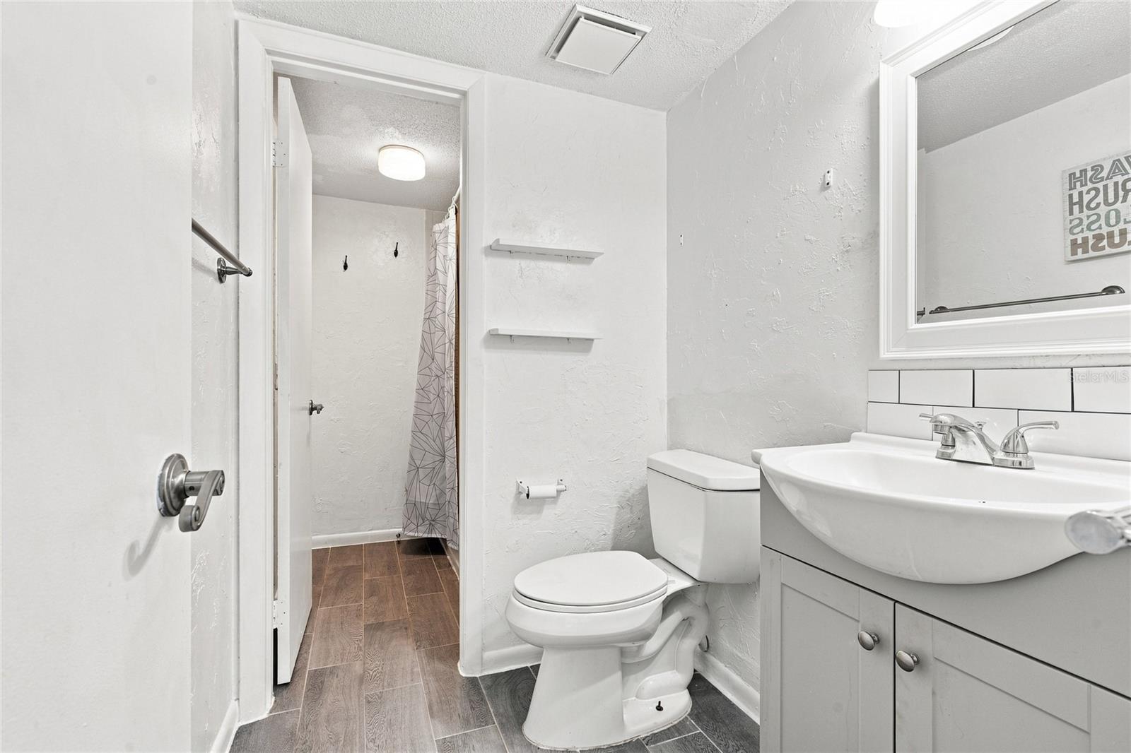 570 Bahia Cir #b Property Photo 9