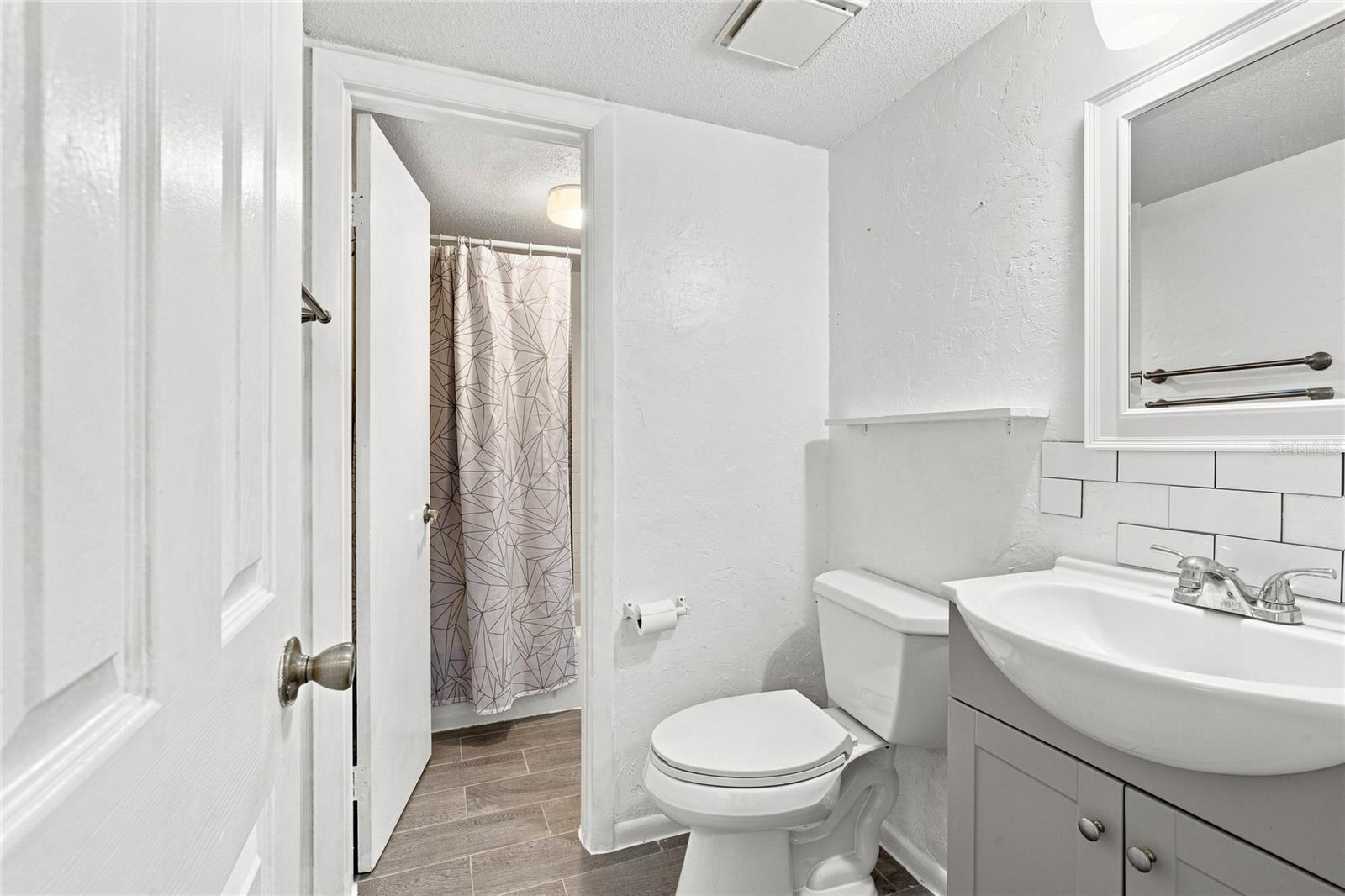 570 Bahia Cir #b Property Photo 13
