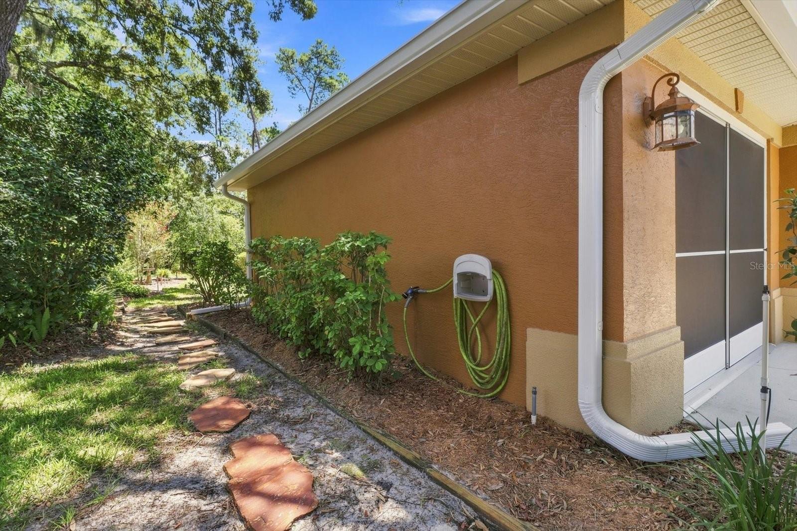 16 Cactus St Property Photo 41