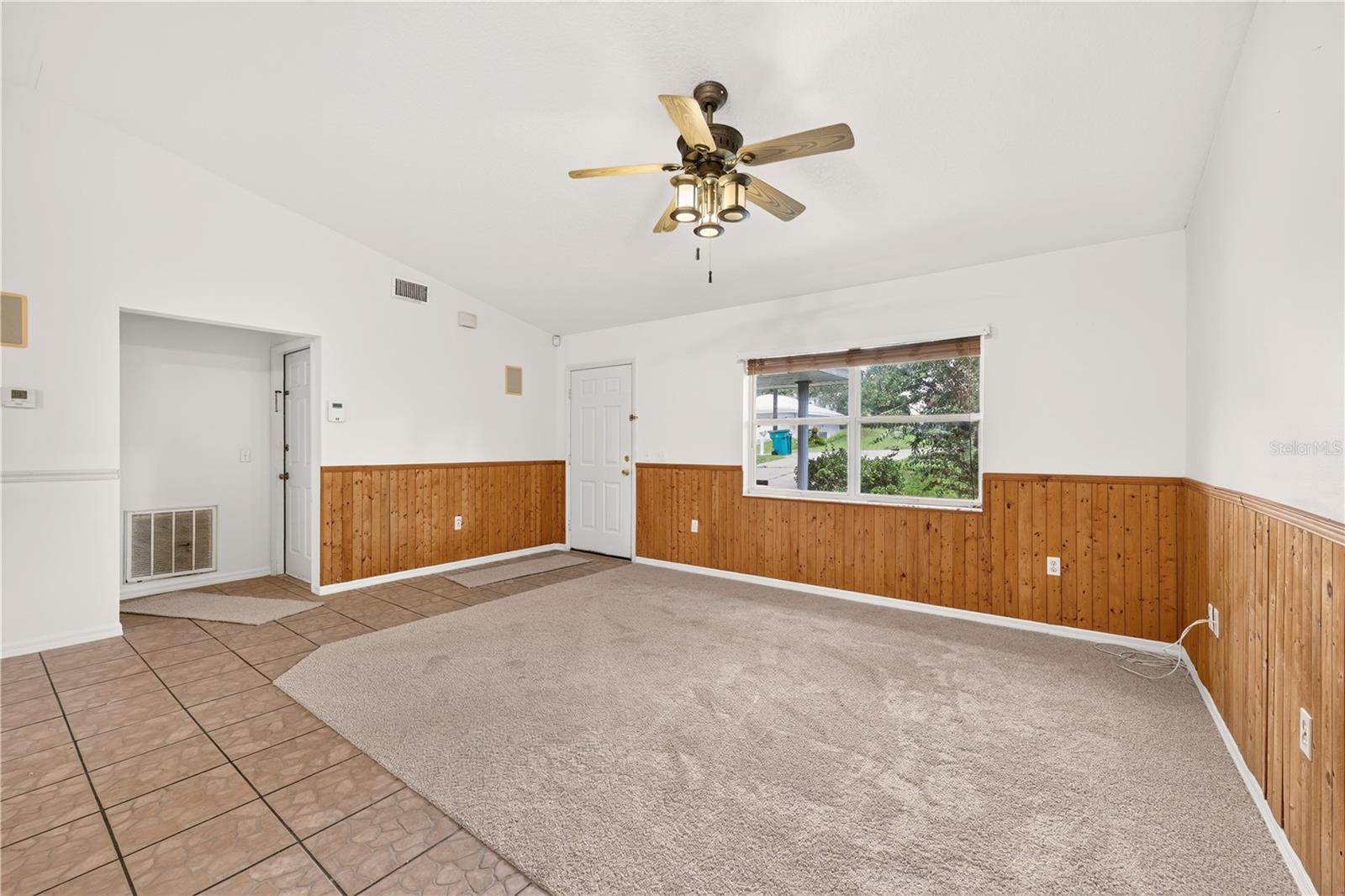 211 Edison St Property Photo 11