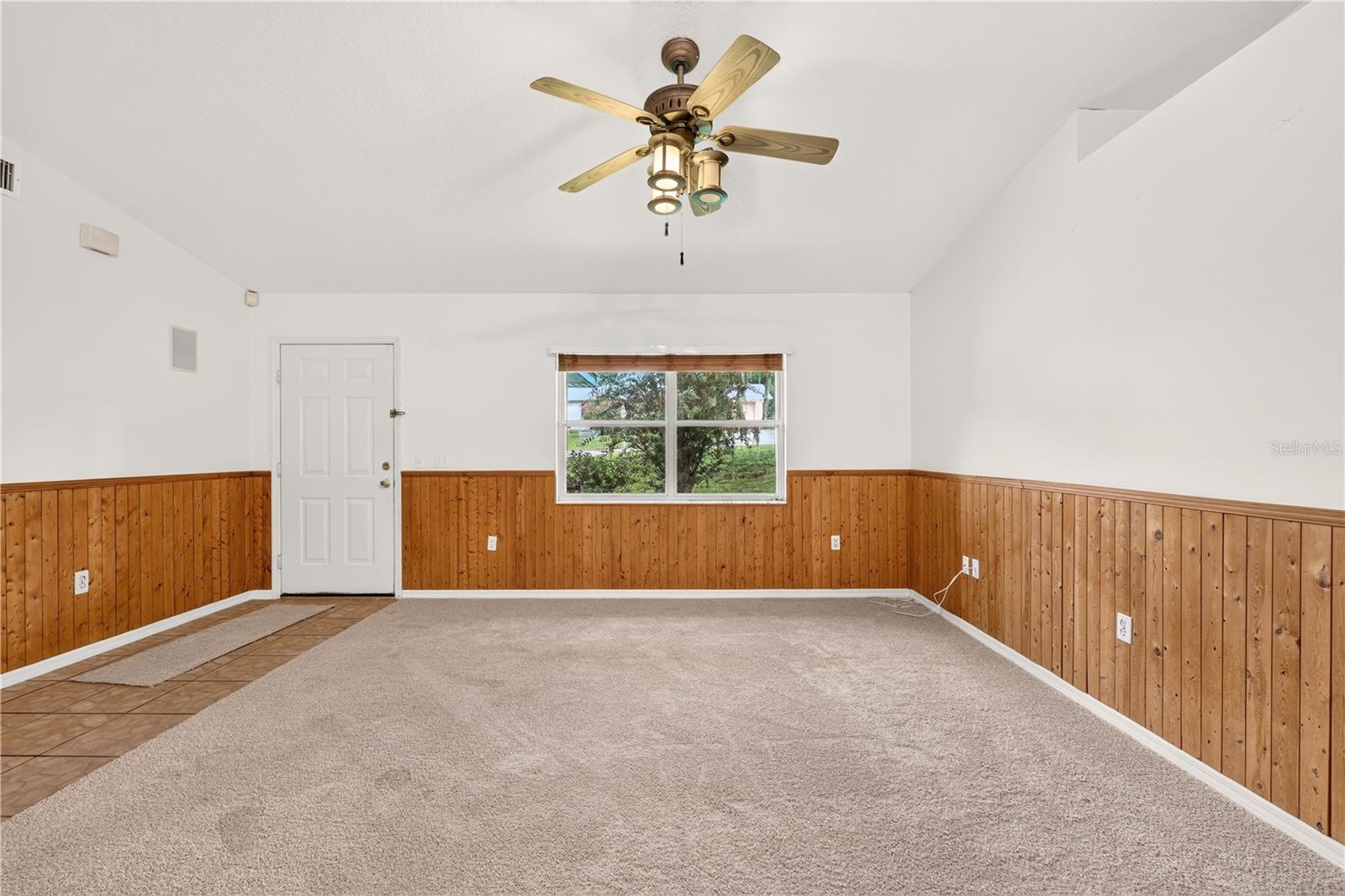 211 Edison St Property Photo 12